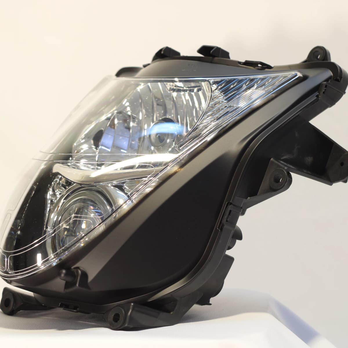 Suzuki Hayabusa (2008–2020) Uyumlu OEM Tipi Ön Far — cepheden görünüm