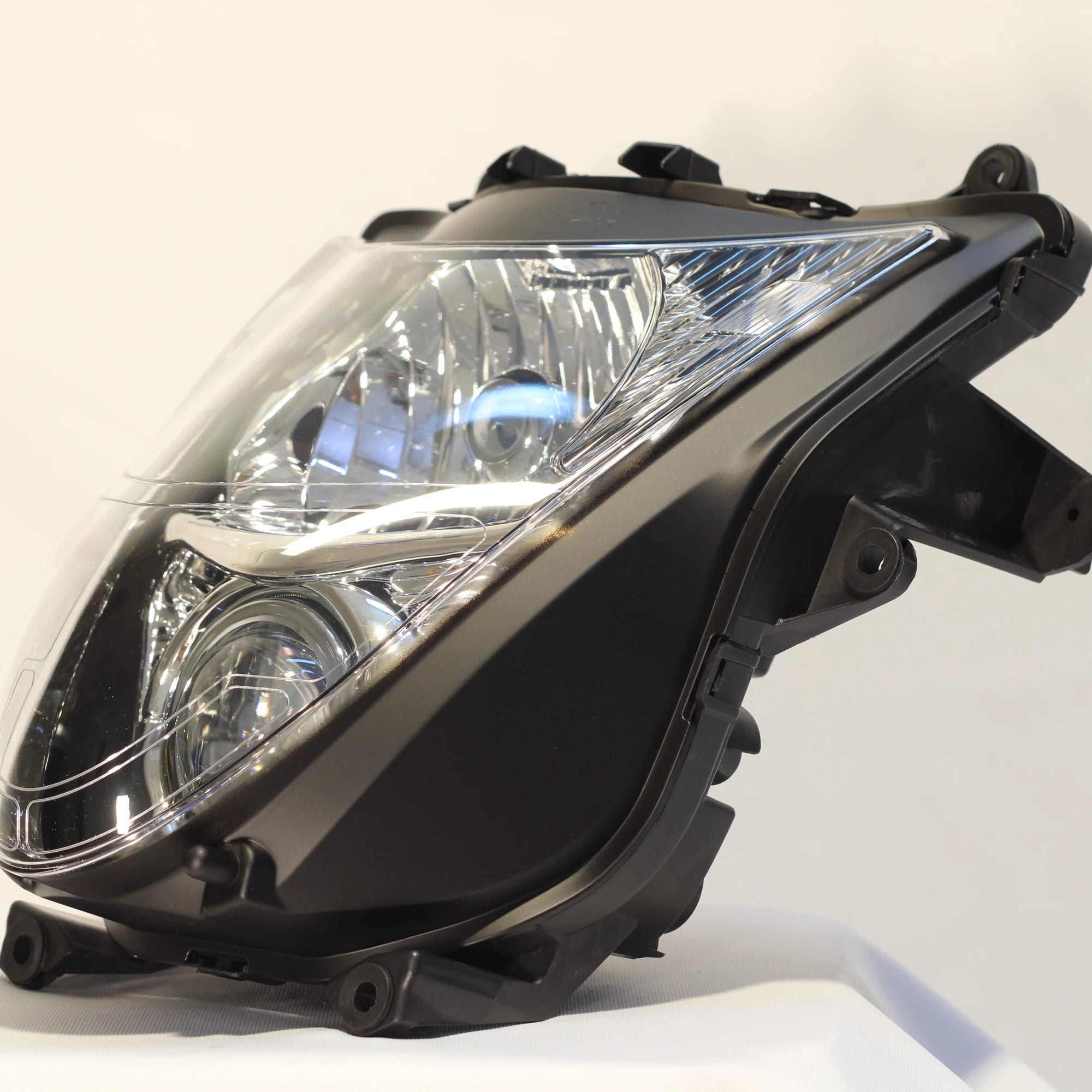 Suzuki Hayabusa (2008–2020) Uyumlu OEM Tipi Ön Far — cepheden görünüm